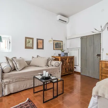 Sora Menica רומא